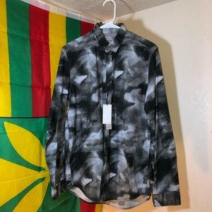 CALVIN KLEIN LONG SLEEVE BUTTON DOWN SHIRT